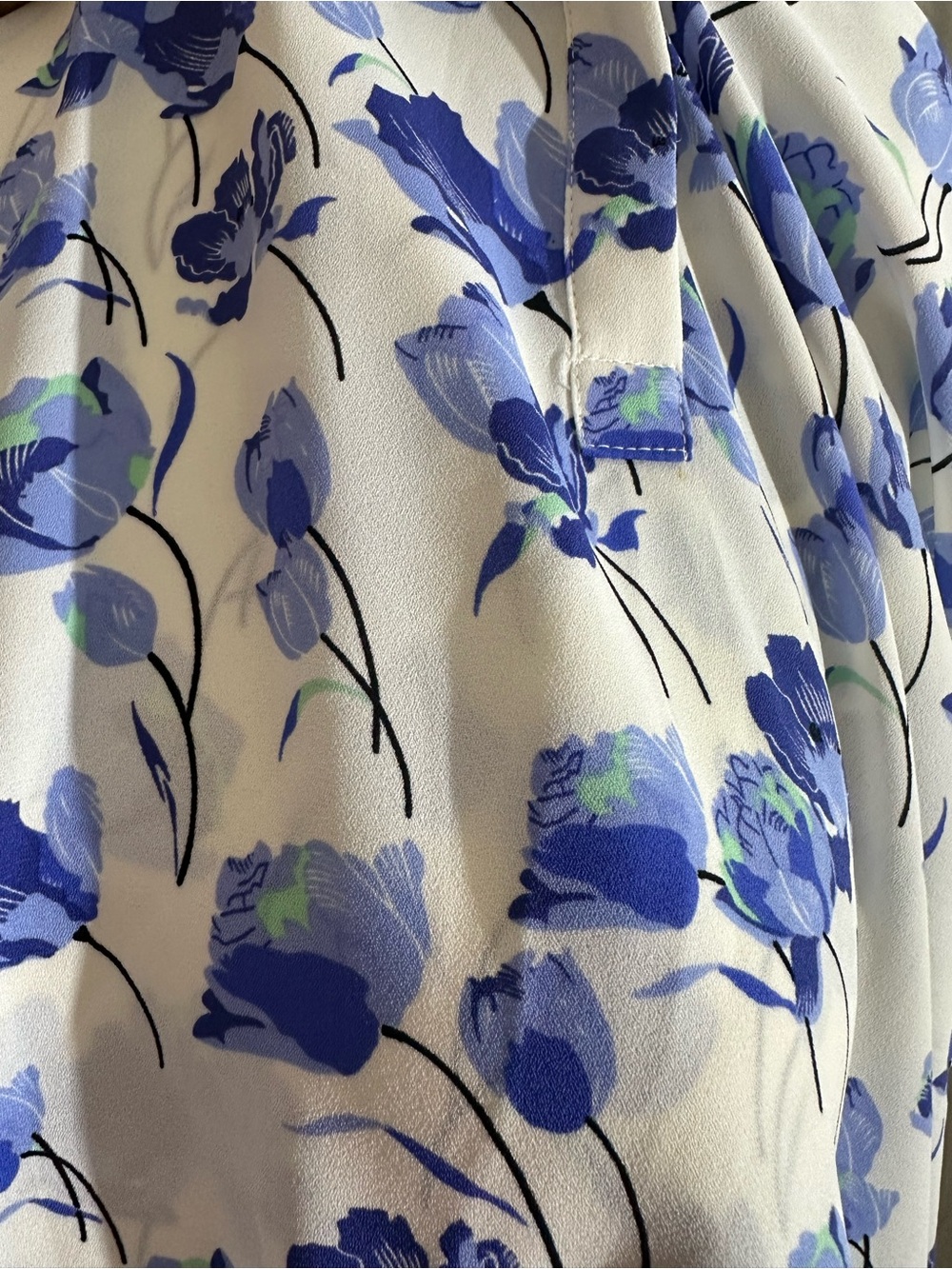 Talbots White and Blue Floral Sleeveless Split-Neck Camisole - Picture 11 of 12